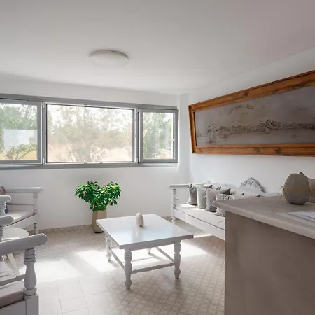 Nautilus Apartments-suites 4* Páros