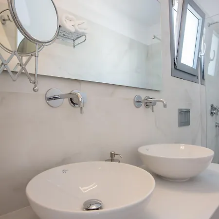 Nautilus Apartments-suites