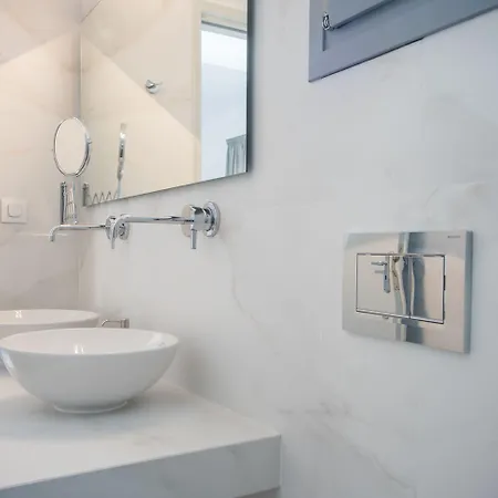 Nautilus Apartments-suites 4* Párosz