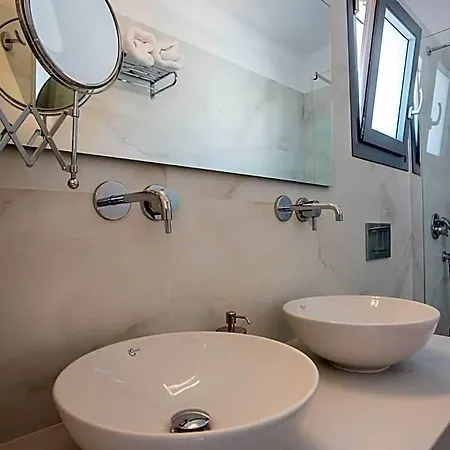 Nautilus Apartments-suites Párosz